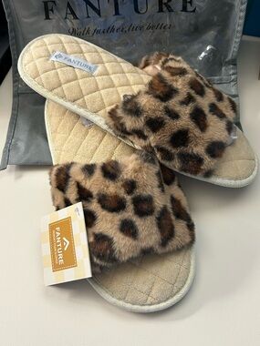 FANTURE Leopard Print Faux Fur Slide Slippers LG 9-10 NWT